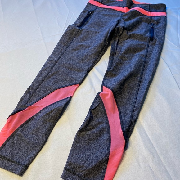 LULULEMON unique Run Leggings! 24” inseam - Picture 4 of 7